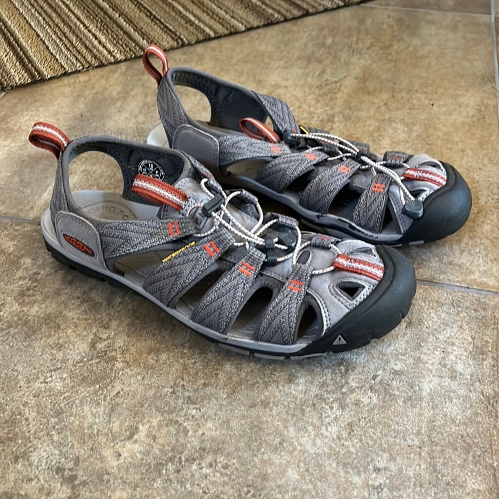 Grey Keens